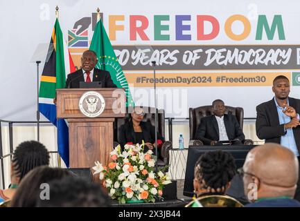 Pretoria, Afrique du Sud. 27 avril 2024. Le président sud-africain Cyril Ramaphosa prend la parole lors d'une célébration commémorant la Journée de la liberté à l'Union Buildings à Pretoria, en Afrique du Sud, le 27 avril 2024. La Journée de la liberté, célébrée le 27 avril de chaque année, a pour but de commémorer les premières élections démocratiques tenues en Afrique du Sud le 27 avril 1994, au cours desquelles tout le monde pouvait voter sans distinction de race. Crédit : Zhang Yudong/Xinhua/Alamy Live News Banque D'Images
