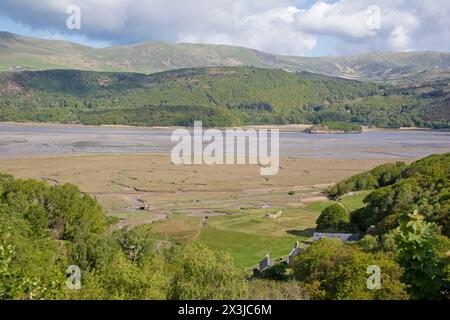 Vue sur l'estuaire de Mawddach, parc national d'Eryri (Snowdonia), nord du pays de Galles, Royaume-Uni Banque D'Images