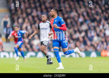 Michael Olise de Crystal Palace lors du match de premier League entre Fulham et Crystal Palace à Craven Cottage, Londres, Angleterre, le 27 avril 2024. Photo de Grant Winter. Utilisation éditoriale uniquement, licence requise pour une utilisation commerciale. Aucune utilisation dans les Paris, les jeux ou les publications d'un club/ligue/joueur. Crédit : UK Sports pics Ltd/Alamy Live News Banque D'Images