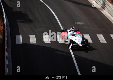 01 DENNIS Jake (gbr), Andretti Global, Porsche 99X Electric, action lors de l'ePrix de Monaco 2024, 6ème rendez-vous du Championnat du monde ABB FIA Formula E 2023-24, sur le circuit de Monaco du 25 au 27 avril 2024 à Monaco - photo Joao Filipe / DPPI Banque D'Images