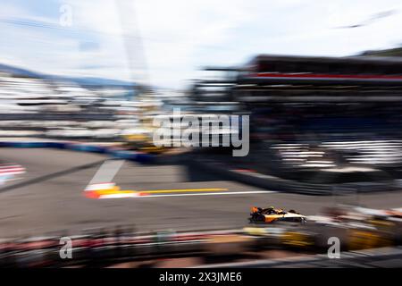 05 HUGHES Jake (gbr), NEOM McLaren Formula E Team, Nissan e-4ORCE 04, action lors de l'ePrix de Monaco 2024, 6ème rendez-vous du Championnat du monde ABB FIA Formula E 2023-24, sur le circuit de Monaco du 25 au 27 avril 2024 à Monaco Banque D'Images