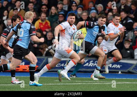 Cardiff, Royaume-Uni. 27 avril 2024. Ali Price de Edinburgh Rugby fait une pause. United Rugby Championship, Cardiff Rugby v Edinburgh Rugby au Cardiff Arms Park à Cardiff, pays de Galles, samedi 27 avril 2024. photo par Andrew Orchard/Andrew Orchard photographie sportive/Alamy Live News crédit : Andrew Orchard photographie sportive/Alamy Live News Banque D'Images