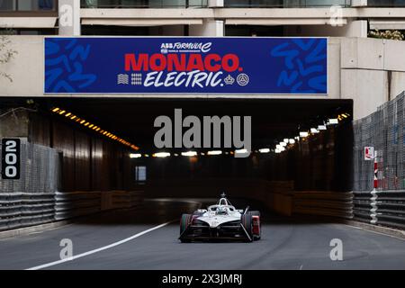 01 DENNIS Jake (gbr), Andretti Global, Porsche 99X Electric, en action lors de l’ePrix de Monaco 2024, 6ème rendez-vous du Championnat du monde ABB FIA Formula E 2023-24, sur le circuit de Monaco du 25 au 27 avril 2024 à Monaco Banque D'Images