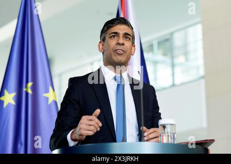 Rishi Sunak beim Empfang des Premierminister des Vereinigten Königreichs von Großbritannien und Nordirland mit militärischen Ehren und zu einem gemeinsamen Gespräch mit dem Bundeskanzler mit anschließendem Pressestatement im Bundeskanzleramt. Berlin, 24.04.2024 Banque D'Images