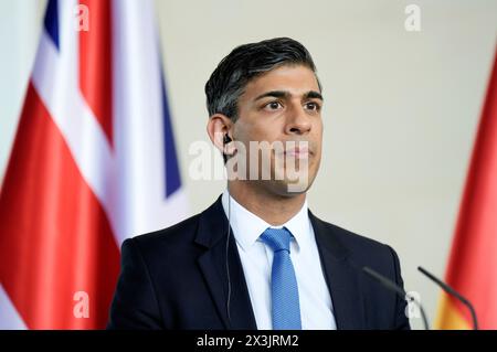 Rishi Sunak beim Empfang des Premierminister des Vereinigten Königreichs von Großbritannien und Nordirland mit militärischen Ehren und zu einem gemeinsamen Gespräch mit dem Bundeskanzler mit anschließendem Pressestatement im Bundeskanzleramt. Berlin, 24.04.2024 Banque D'Images