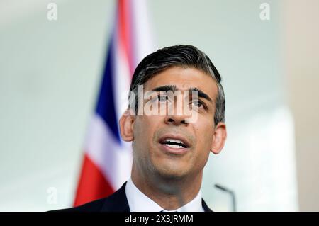 Rishi Sunak beim Empfang des Premierminister des Vereinigten Königreichs von Großbritannien und Nordirland mit militärischen Ehren und zu einem gemeinsamen Gespräch mit dem Bundeskanzler mit anschließendem Pressestatement im Bundeskanzleramt. Berlin, 24.04.2024 Banque D'Images