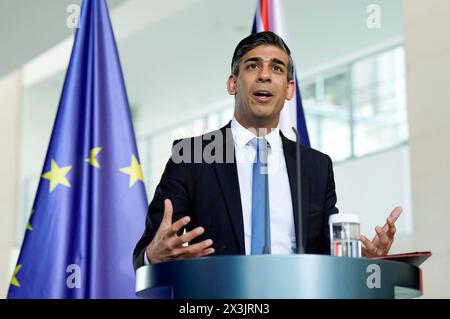 Rishi Sunak beim Empfang des Premierminister des Vereinigten Königreichs von Großbritannien und Nordirland mit militärischen Ehren und zu einem gemeinsamen Gespräch mit dem Bundeskanzler mit anschließendem Pressestatement im Bundeskanzleramt. Berlin, 24.04.2024 Banque D'Images
