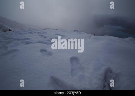 Randonnée enneigée montagnes enneigées à Mount Cook, Nouvelle-Zélande Banque D'Images