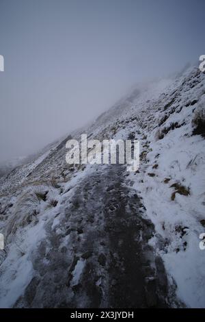 Randonnée enneigée montagnes enneigées à Mount Cook, Nouvelle-Zélande Banque D'Images