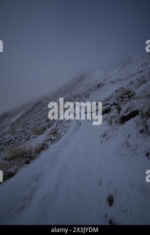 Randonnée enneigée montagnes enneigées à Mount Cook, Nouvelle-Zélande Banque D'Images