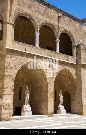 Cour, Musée archéologique, Rhodes Old Town, Rhodes, Dodécanèse Island Group,Grèce Banque D'Images