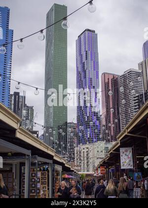 Admirez la vue imprenable sur le paysage urbain de Melbourne depuis les hauteurs. Banque D'Images
