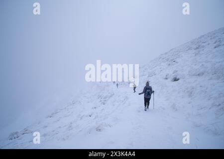 Randonnée enneigée montagnes enneigées à Mount Cook, Nouvelle-Zélande Banque D'Images
