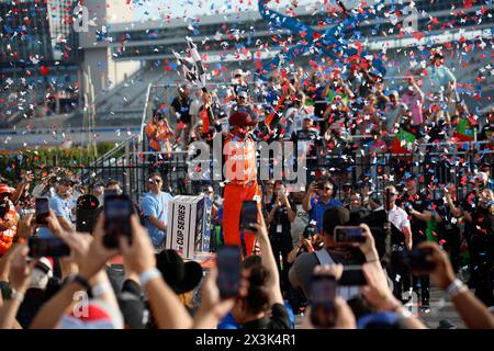 14 avril 2024, Fort Worth, TX, USA : Chase Elliott remporte l'AutoTrader EchoPark Automotive 400 à Fort Worth, TX, USA. (Crédit image : © Stephen A. Arce action Sports Ph/ASP) USAGE ÉDITORIAL SEULEMENT! Non destiné à UN USAGE commercial ! Banque D'Images