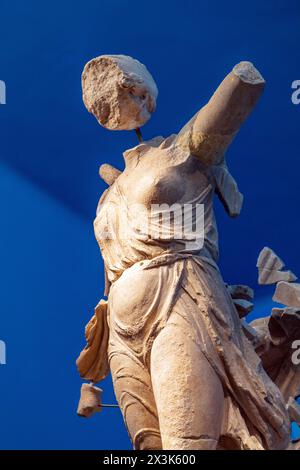 Statue Nike de Paionios, Musée archéologique d'Olympia, Grèce. Banque D'Images