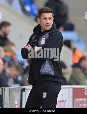 Colchester Essex, Royaume-Uni. 27 avril 2024. Lee Bell Manager de Crewe Alexandra lors du match Colchester United vs Crew Alexandra, Sky Bet League Two au JobServe Community Stadium Colchester Essex UK. Cette image est RÉSERVÉE à UN USAGE ÉDITORIAL. Licence exigée du Football DataCo pour toute autre utilisation. Crédit : MARTIN DALTON/Alamy Live News Banque D'Images