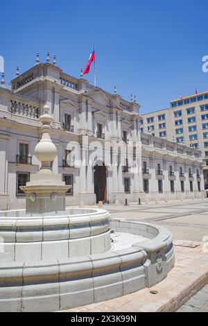 Santiago, Chili - 26 novembre 2023 : Palacio de la Moneda et Plaza Constitution Banque D'Images