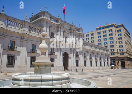 Santiago, Chili - 26 novembre 2023 : Palacio de la Moneda et Plaza Constitution Banque D'Images