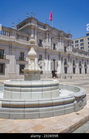 Santiago, Chili - 26 novembre 2023 : Palacio de la Moneda et Plaza Constitution Banque D'Images