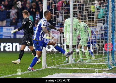 Sheffield, Royaume-Uni. 27 avril 2024. Le défenseur de Sheffield Wednesday Liam Palmer (2) célèbre son but lors du Sheffield Wednesday FC v West Bromwich Albion FC Sky Bet EFL Championship match au stade Hillsborough, Sheffield, Angleterre, Royaume-Uni le 27 avril 2024 Credit : Every second Media/Alamy Live News Banque D'Images