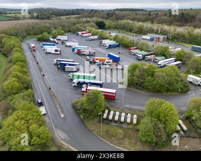 Vue aérienne de l'arrêt camion à Moto Cherwell Valley, Royaume-Uni. Banque D'Images