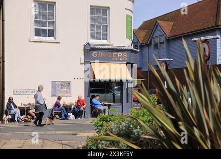 Populaire Gingers Kitchen café dans le centre du marché et de la ville côtière Hythe, dans le Kent, Royaume-Uni Banque D'Images