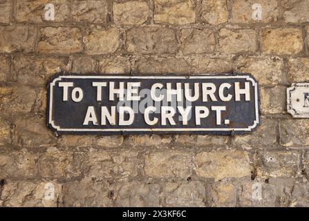 Magasins indépendants et entreprises sur la rue éclectique High Street dans le port historique et la ville côtière Hythe, dans le Kent, Royaume-Uni Banque D'Images