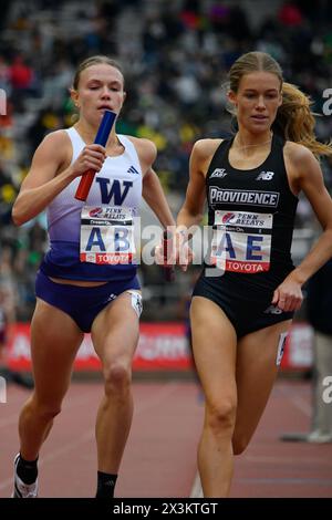 Philadelphie, États-Unis. 27 avril 2024. Championnat universitaire féminin 4x800 d'Amérique le troisième jour du 128e Penn Relays Carnival alors que les athlètes concourent dans la plus grande rencontre d'athlétisme des États-Unis au Franklin Field à Philadelphie, PA, États-Unis le 27 avril 2024. (Photo de Bastiaan Slabbers/Sipa USA) crédit : Sipa USA/Alamy Live News Banque D'Images