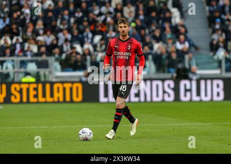 Matteo Gabbia de l'AC Milan lors du match entre la Juventus FC et l'AC Milan le 30 avril 2024 au stade Allianz de Turin, Italie. Banque D'Images