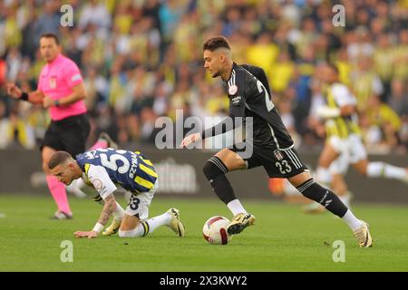 Istanbul, Turquie. 27 avril 2024. Istanbul, Turquie, 27 avril 2024 : Ernest Muci (23 Besiktas) lors du match de football de la Super League turque entre Fenerbahce et Besiktas au stade Ulker, Turquie. (EO/SPP) crédit : photo de presse sportive SPP. /Alamy Live News Banque D'Images