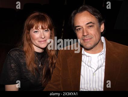 New York, États-Unis. 27 avril 2024. Les stars de savon Cady McClain et Jon Lindstrom ont annoncé qu'ils se séparaient après 10 ans de mariage. ------------------------------------------------- Cady McClain & Jon Lindstrom 'The Irish Curse' soirée d'ouverture. Tenue au Soho Playhouse le 28 mars 2010. © Steven Bergman/AFF-USA.COM crédit : AFF/Alamy Live News Banque D'Images