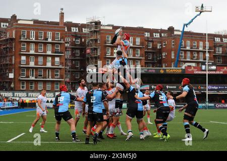 Cardiff, Royaume-Uni. 27 avril 2024. Vue générale d'une ligne de démarcation. United Rugby Championship, Cardiff Rugby v Edinburgh Rugby au Cardiff Arms Park à Cardiff, pays de Galles, samedi 27 avril 2024. photo par Andrew Orchard/Andrew Orchard photographie sportive/Alamy Live News crédit : Andrew Orchard photographie sportive/Alamy Live News Banque D'Images