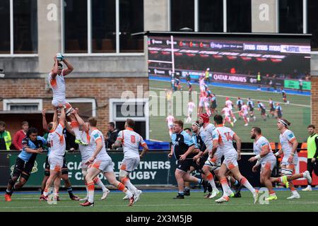 Cardiff, Royaume-Uni. 27 avril 2024. Vue générale d'une ligne de démarcation. United Rugby Championship, Cardiff Rugby v Edinburgh Rugby au Cardiff Arms Park à Cardiff, pays de Galles, samedi 27 avril 2024. photo par Andrew Orchard/Andrew Orchard photographie sportive/Alamy Live News crédit : Andrew Orchard photographie sportive/Alamy Live News Banque D'Images