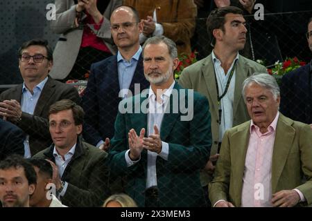 Madrid, Espagne. 27 avril 2024. Roi Felipe VI vu à la Caja Magica. Le joueur de tennis espagnol Rafael Nadal a battu l'australien Álex de Miñaur au Mutua Madrid Tenos Open avec des scores partiels de 7-6 et 6-3. La victoire de l'Espagnol lui vaut la peine d'affronter lundi l'argentin Pedro Cachín. Crédit : SOPA images Limited/Alamy Live News Banque D'Images