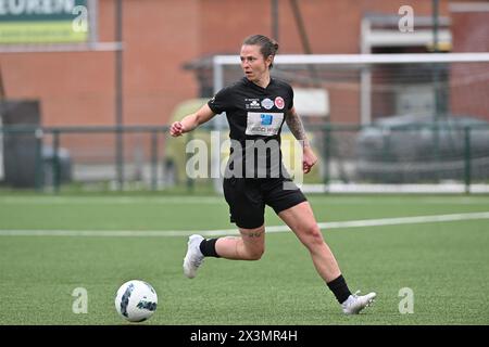 Zulte, Belgique. 27 avril 2024. Céline Verdonck (27 ans) de Woluwe photographiée lors d'un match de football féminin entre SV Zulte - Waregem et White Star Woluwe le 5ème jour de match dans les play offs de la saison 2023 - 2024 de la Super League belge des femmes du loto, le samedi 27 avril 2024 à Zulte, BELGIQUE . Crédit : Sportpix/Alamy Live News Banque D'Images