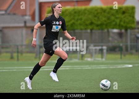 Zulte, Belgique. 27 avril 2024. Marie Bougard (10 ans) de Woluwe photographiée lors d'un match de football féminin entre SV Zulte - Waregem et White Star Woluwe le 5ème jour des play offs de la saison 2023 - 2024 de la Super League belge des femmes du loto, le samedi 27 avril 2024 à Zulte, BELGIQUE . Crédit : Sportpix/Alamy Live News Banque D'Images