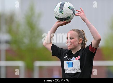 Zulte, Belgique. 27 avril 2024. Lotte Michiels (15 ans) de Woluwe photographiée lors d'un match de football féminin entre SV Zulte - Waregem et White Star Woluwe le 5ème jour de match dans les play offs de la saison 2023 - 2024 de la Super League belge Lotto Womens, le samedi 27 avril 2024 à Zulte, BELGIQUE . Crédit : Sportpix/Alamy Live News Banque D'Images