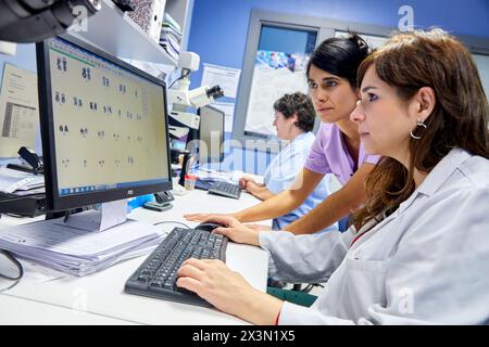 L'analyse génétique, l'hématologie, hôpital Donostia, San Sebastian, Gipuzkoa, Pays Basque, Espagne Banque D'Images