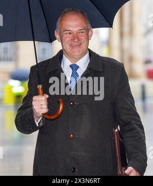 Londres, Royaume-Uni. 28 avril 2024. Ed Davey, chef des libéraux démocrates, arrive dimanche avec Laura Kuenssberg. Crédit : Mark Thomas/Alamy Live News Banque D'Images