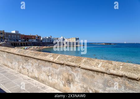 GALLIPOLI, ITALIE, 16 JUILLET 2022 - vue de la ville balnéaire de Gallipoli, province de Lecce, Pouilles, Italie Banque D'Images