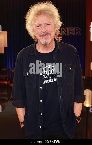 Wolfgang Niedecken BEI der Aufzeichnung der WDR-Talkshow Kölner Treff im WDR Studio BS 3. Köln, 26.04.2024 *** Wolfgang Niedecken lors de l'enregistrement du talk-show WDR Kölner Treff dans WDR Studio BS 3 Cologne, 26 04 2024 Foto:xgbrcix/xFuturexImagex koelner treff2604 4415 Banque D'Images