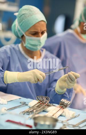 Chirurgie de hernie abdominale, chirurgien, chirurgie générale d'urgence, salle d'opération, Hôpital Donostia, Saint-Sébastien, Donostia, Gipuzkoa, pays Basque, Banque D'Images