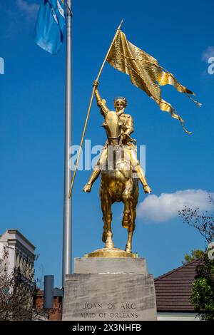 Quartier français, Nouvelle-Orléans, Louisiane. Statue de Jeanne d'Arc, rue Decatur, en face du marché français. Copie d'une statue de 1880 par le sculpteur français EM Banque D'Images