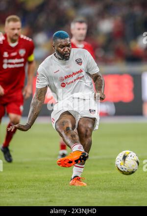 Kuala Lumpur, Malaisie. 27 avril 2024. Djibril Cisse des Liverpool Reds vu en action lors du match de la 'Battle of the Reds 2024' entre Manchester United et les légendes de Liverpool au National Stadium Bukit Jalil. Score final ; Reds de Liverpool 4:2 Manchester Reds. Crédit : SOPA images Limited/Alamy Live News Banque D'Images