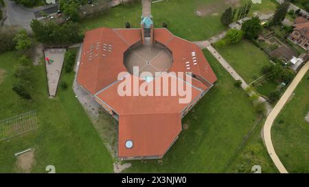 Vue aérienne Eglise Sainte Marie. San Giuliano Milanese, Milan, Italie. Banque D'Images