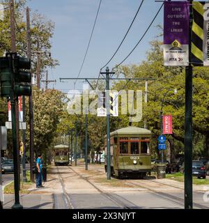 La Nouvelle-Orléans, Louisiane. Prog Charles Streetcar dans le quartier Uptown. Banque D'Images