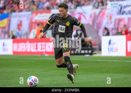 Leipzig, Allemagne. 27 avril 2024. Jadon Sancho (BVB, #10), RB Leipzig vs Borussia Dortmund - BVB 09, 1st Bundesliga, football, DFB, Bundesliga, 31, saison 2023/2024, RB Arena, crédit : HMB Media/Uwe Koch/Alamy Live News LA RÉGLEMENTATION DFB/DFL INTERDIT TOUTE UTILISATION DE PHOTOGRAPHIES COMME SÉQUENCES D'IMAGES ET/OU QUASI-VIDÉO, 27.04. 2024, crédit : Heiko Becker/Alamy Live News Banque D'Images