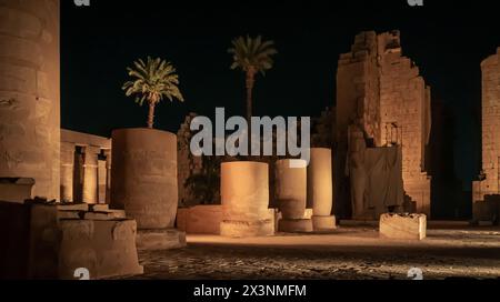 Spectacle de lumière dans le temple de Karnak en egypte Banque D'Images