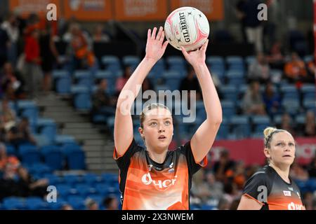 28 avril 2024 ; Ken Rosewall Arena, Sydney, NSW, Australie : Suncorp Super Netball , Giants Netball versus Melbourne Vixens ; Sophie Dwyer des Giants pendant l'échauffement Banque D'Images