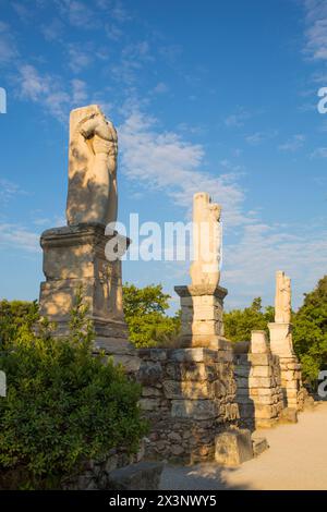 Odeon d'Agrippa Statues, Agora antique, Athènes, Grèce Banque D'Images